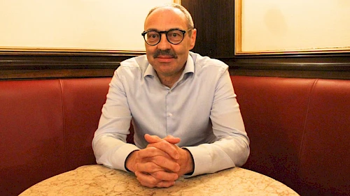 Interview mit Gläubigerschützer Karl-Heinz Götze - ©talkaccino.at Gläubigerschützer Karl-Heinz Götze im Talk